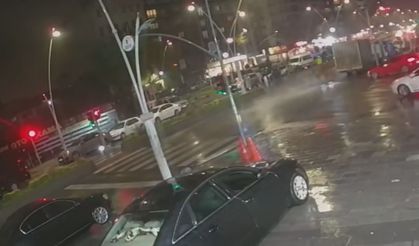 Kayganlaşan yolda sürüklenen motosikletin kamyona çarptı