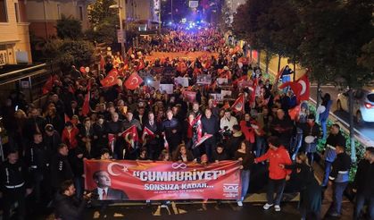 Büyükçekmece'de Cumhuriyet coşkusu fener alayıyla yaşandı