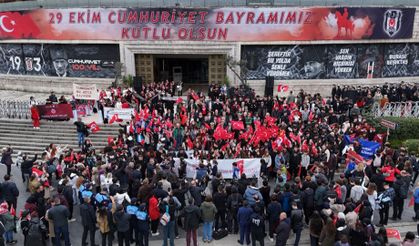Beşiktaş’ta Cumhuriyet yürüyüşü düzenlendi