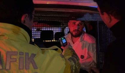 Polisten kaçarken trafik lambasına çarpan sürücünün bahanesi pes dedirtti