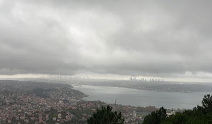 İstanbul Boğazı üzerinde dev yağmur bulutları oluştu