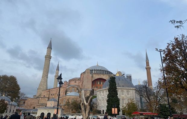 Sultan Abdülmecid’e sunulan Ayasofya albümünün tıpkıbasımı yapıldı