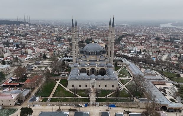 Selimiye Camii kubbe yazıları tartışma konusu oldu