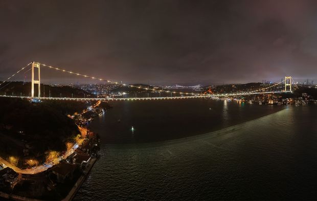 Fatih Sultan Mehmet Köprüsü kanser hastası çocuklar için sarıya büründü