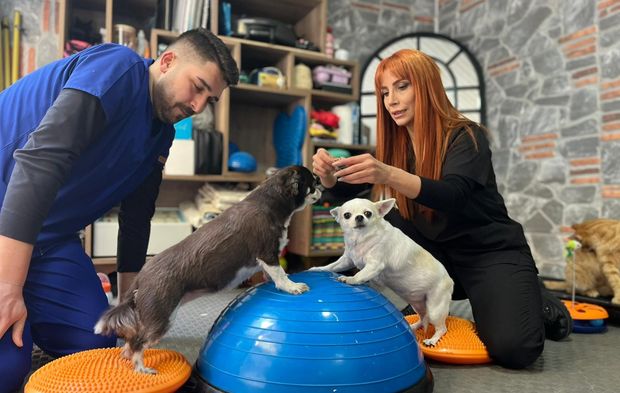 Obeziteyle savaşan maya ve çakıl pilatesle zayıflıyor!