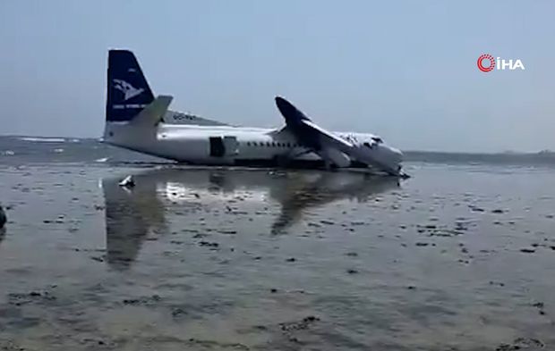 55 mürettebatlı uçak Hint Okyanusu’na acil iniş yaptı