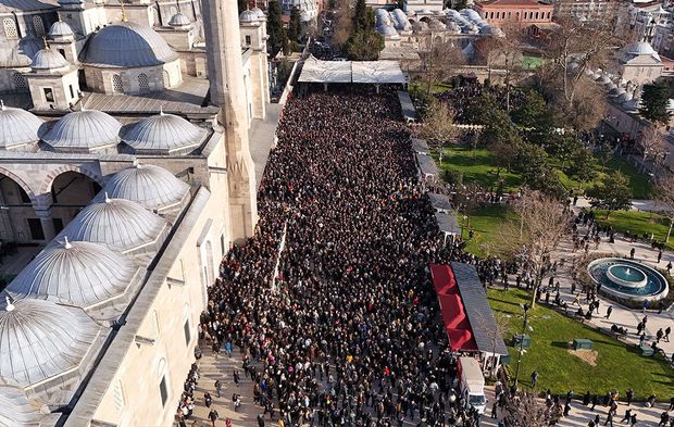 Binlerce kişi İlber Ortaylı'yı son yolculuğuna uğurladı