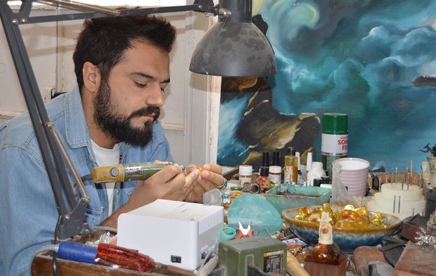 Tespih tanelerine tarihi camileri işliyor