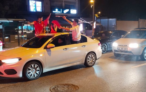 A Milli Takım’ın başarısı sokaklara taştı