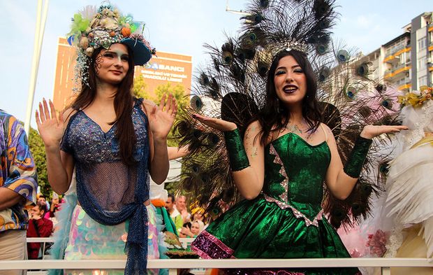 Portakal Çiçeği Karnavalı'nda renkli kortej