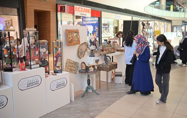 Anneler Günü’ne özel el emeği sergisi