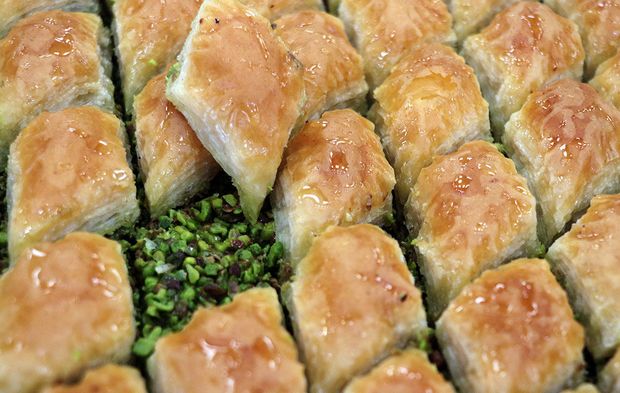 Baklava ustaları 24 Saat çalışıyor