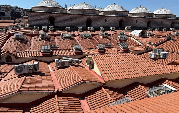 Kapalıçarşı turuna yoğun ilgi: Çatıda adeta fotoğraf yarışı