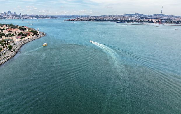 İstanbul Boğazı turkuaza büründü: Gökyüzünden eşsiz manzara