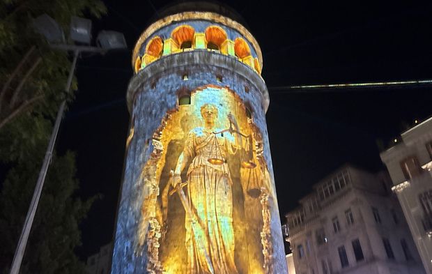 Galata Kulesi'nde 15 Temmuz'a özel Mapping gösterisi