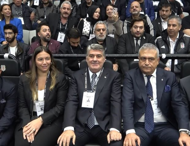 Beşiktaş Başkan Adayı Serdal Adalı, alkışlarla karşılandı