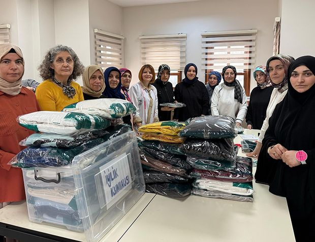 Pendik'te iyilik kumbarası doldu taştı: İhtiyaç sahiplerine bayramlık hediyesi