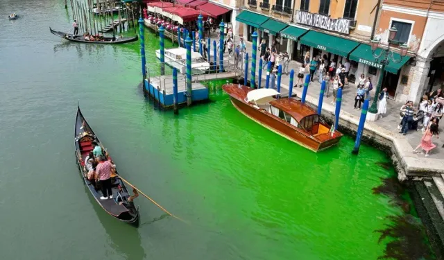 Gizemi çözülemedi: Venedik'te sular neden fosforlu yeşile döndü?