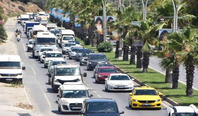 Bodrum'a bayram akını: 1 günde 25 bin araç giriş yaptı
