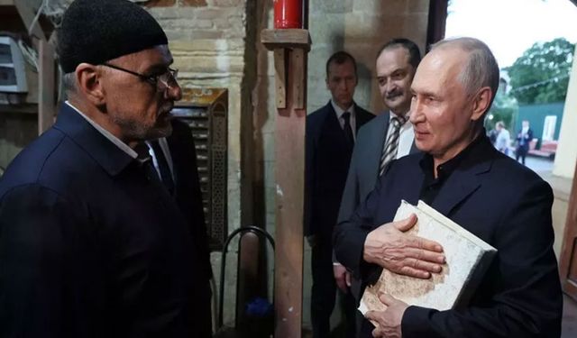 Putin'den cami ziyareti: Kur'an-ı Kerim'e saygısızlık Rusya'da suçtur