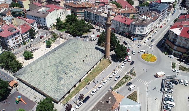 Tarihi Sivas Ulu Camii'nin minaresinin kayıp yazıları bisküviden çıktı