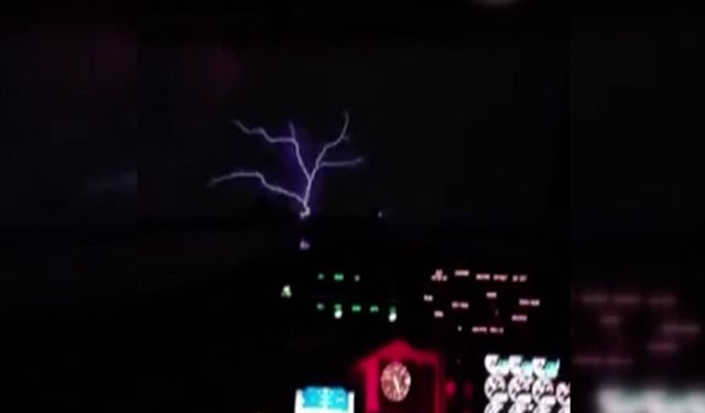 ABD’de uçağın kokpitinden kaydedilen fırtına görüntüleri şaşırttı!