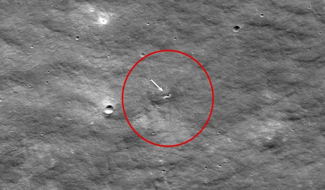 NASA paylaştı! Ay yüzeyinde oluşan 10 metrelik kraterin görüntüsü