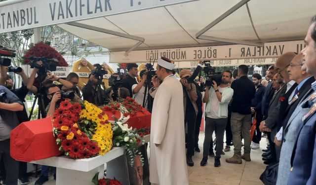 Hıfzı Topuz'a İstanbul'da veda: Duayen gazeteci, basın camiası eşliğinde uğurlandı