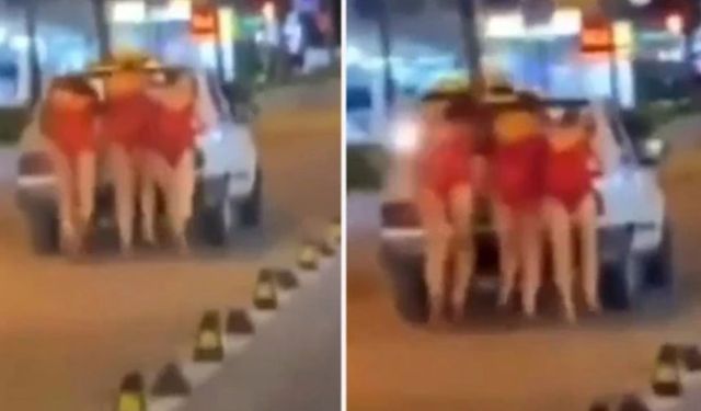Marmaris'te kırmızı mayolu üç kadının yolda kalan arabayı ittiği anların görüntüsü