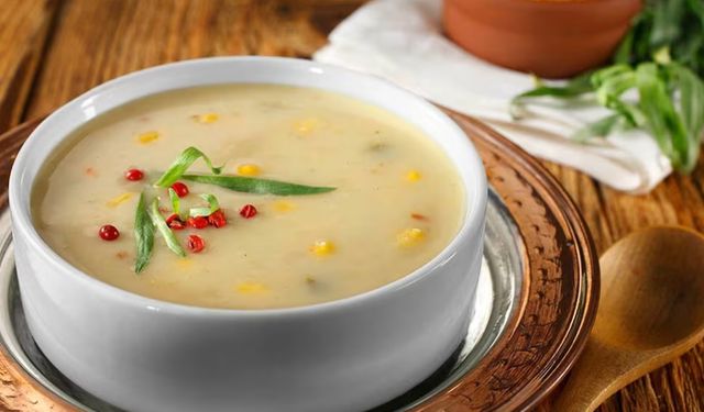 Mısır çorbası nasıl yapılır, mısır çorbasının içinde ne var? Sofralarınızı şenlendirecek enfes tarif!