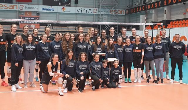 Anadolu Efes Spor Kulübü ve Eczacıbaşı Dynavit sporcuları öğrencilerle ‘Sen de yapabilirsin’ etkinliğinde buluştu