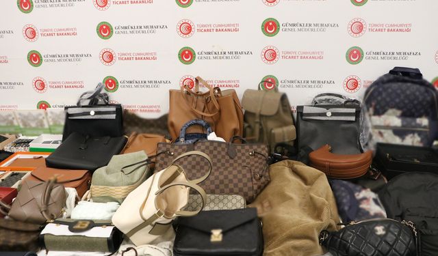 İstanbul Havalimanı'nda piyasa değeri 3 milyon 590 bin lira olan kaçak lüks eşyalar ele geçirildi
