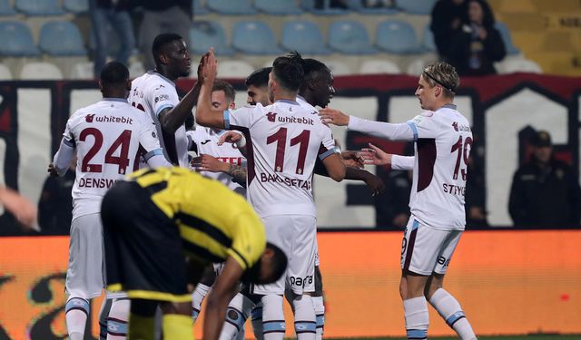 İstanbulspor Yönetimi, Trabzonspor karşısında takımı sahadan çekti