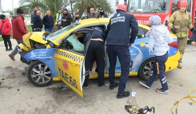 Maltepe'de kaza yapan taksi şoförüne dakikalarca kalp masajı yapıldı 