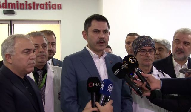 Murat Kurum, saldırıda yaralanan Fatih Camii İmamı Galip Usta'yı hastanede ziyaret etti