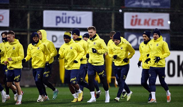 Fenerbahçe hazırlıklarını tamamlayarak kampa girdi