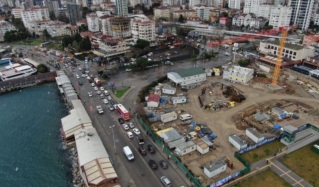 Kadıköy’de Bağdat Caddesi girişine metro engeli: Uzun araç kuyrukları oluştu