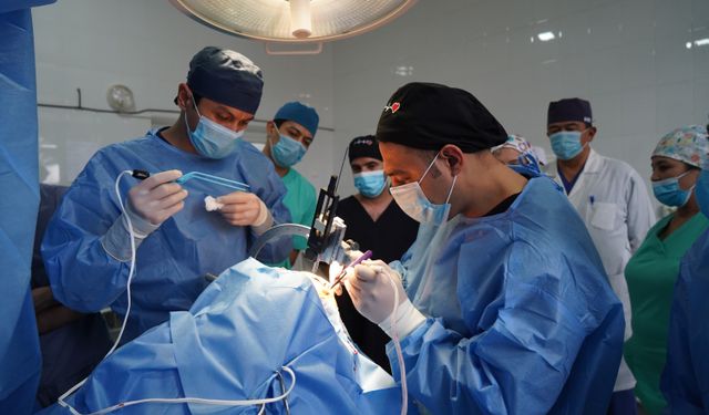 Özbekistan’ın ilk beyin pili ameliyatına Türk doktorlar imza attı