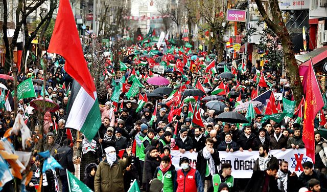 Binlerce kişi Ümraniye'de şehitler ve Filistin için yürüdü