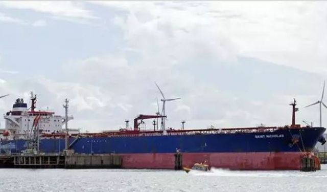 Tüpraş: 140 bin ton ham petrol taşıyan gemi ile iletişim kesildi