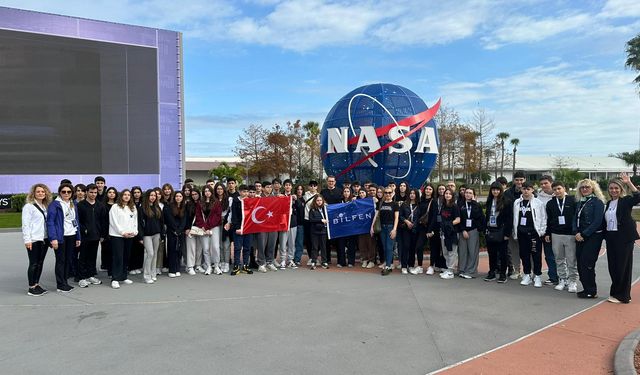 Lise öğrencileri NASA'yı ziyaret etti; Alper Gezeravcı'nın uzay yolculuğuna tanık oldu