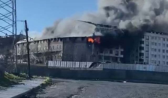 Sultangazi'de  ayakkabı imalathanesinde yangın