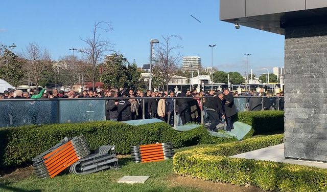 UKOME kararına taksicilerden taş ve sopalı protesto