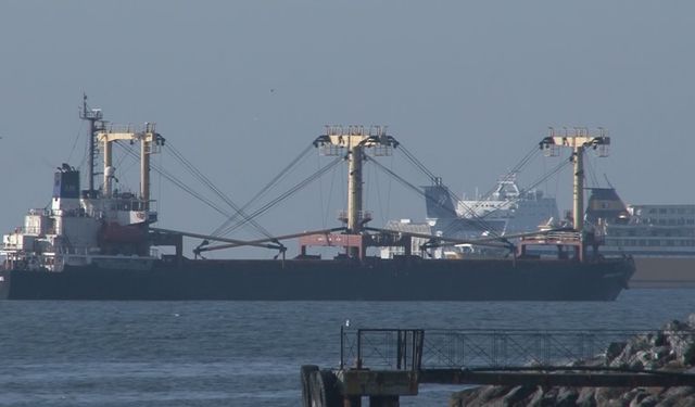 İstanbul Boğazı’nda 2 gemi çarpıştı
