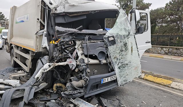 Sarıyer'de yolcu almak için yavaşlayan İETT otobüsüne, çöp kamyonu çarptı: 2'si ağır 3 yaralı