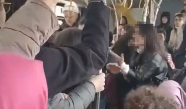 Sultanbeyli’de otobüste 2 kadının saç saça baş başa kavga etti