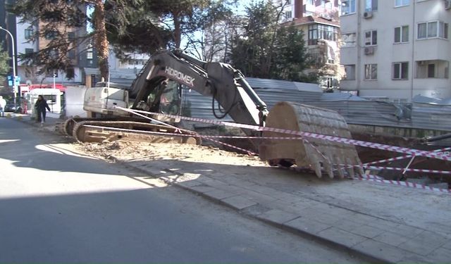 Kadıköy'de önlem alınmayan inşaat alanı tehlike saçıyor