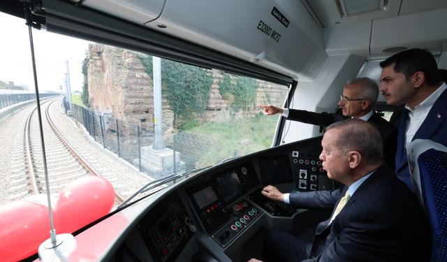 Cumhurbaşkanı Erdoğan, Sirkeci-Kazlıçeşme Raylı Sistem Hattında ilk sürüşü yaptı