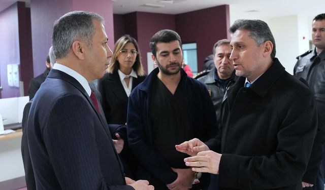 Bakan Yerlikaya, helikopter kazasında yaralanan polisi ziyaret etti