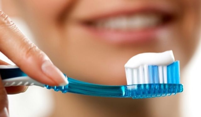 Düzenli diş fırçalama zatürreye karşı koruyor